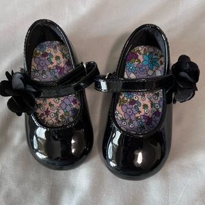 BABY DEER Like new dress shoes size 4